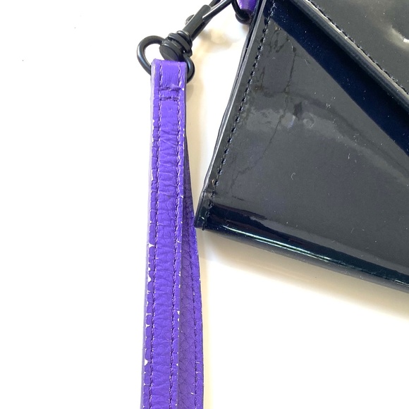 Marc Jacobs Envelope Patent Leather Wristlet - Picture 5 of 6